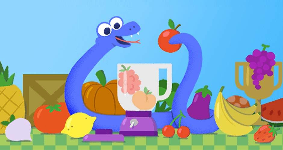 La mascota de Google Snake con un surtido de frutas y una licuadora.